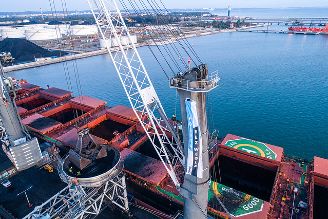 Greenpeace activists stage second climate emergency protest at Polish coal terminal