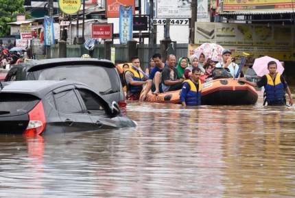 Jakarta flooding displaces over 173,000 people