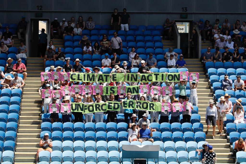 Tennis fans call out Australian Government’s climate inaction as bushfire smoke and extreme heat interrupt Australian Open