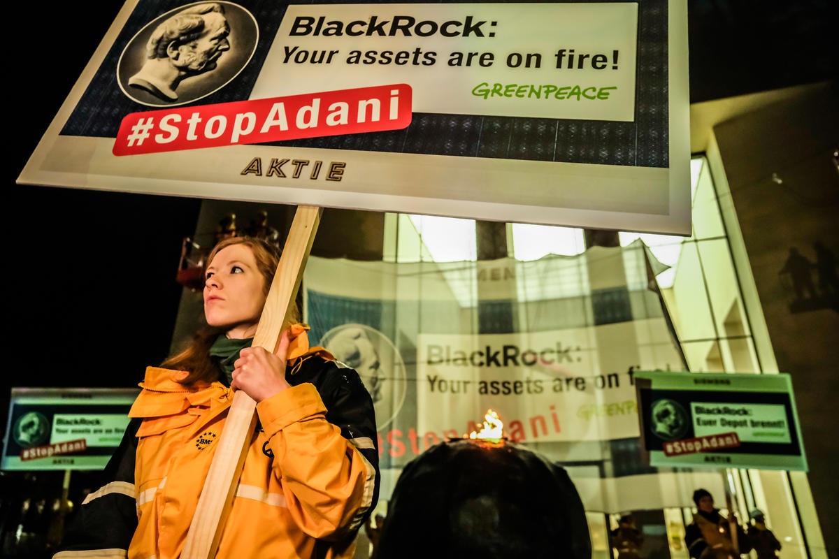 Greenpeace protest at BlackRock: Stop financing Siemens and Adani coal mine ﻿