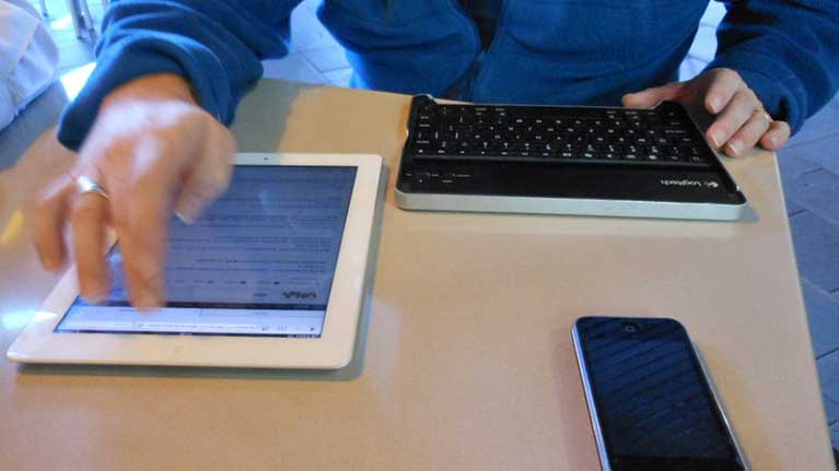 Les communications numériques améliorent l’accès aux aides à l’emploi