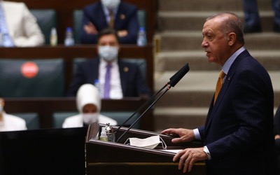 Erdoğan dénonce « les politiques vicieuses, provocantes et haineuses de Macron »