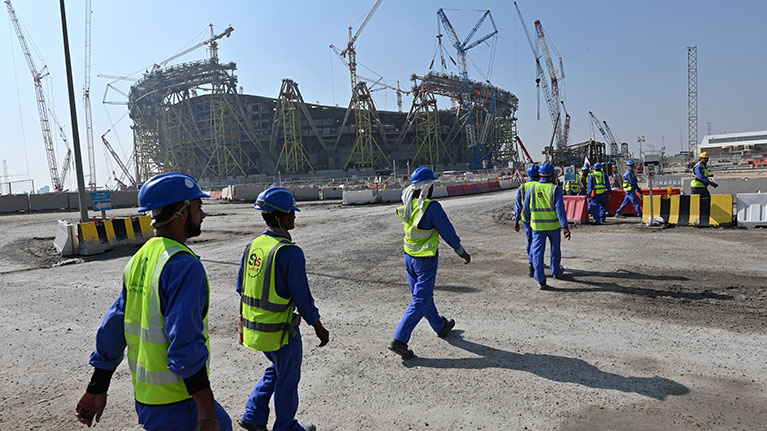 Le démantèlement du système de la kafala et l’introduction d’un salaire minimum marquent le début d’une ère nouvelle pour le marché du travail au Qatar