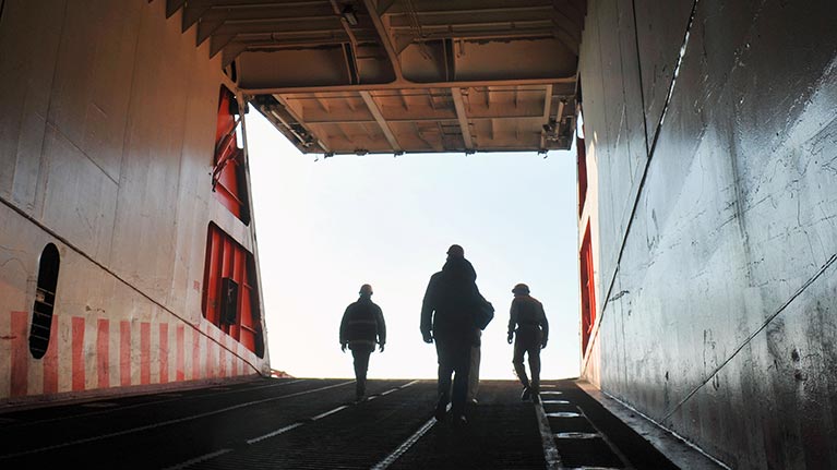 COVID-19: Protéger les travailleurs sur le lieu de travail: Marins bloqués: une «crise humanitaire»