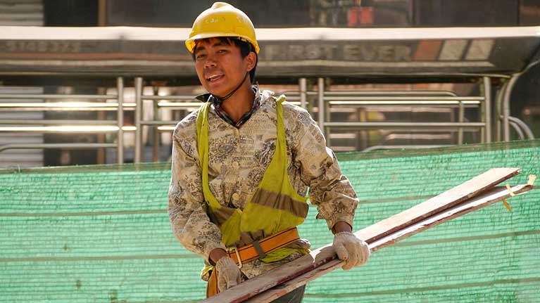 Les estimations de l’OIT mettent en évidence d’importantes pertes d’emplois au Myanmar au premier semestre 2021