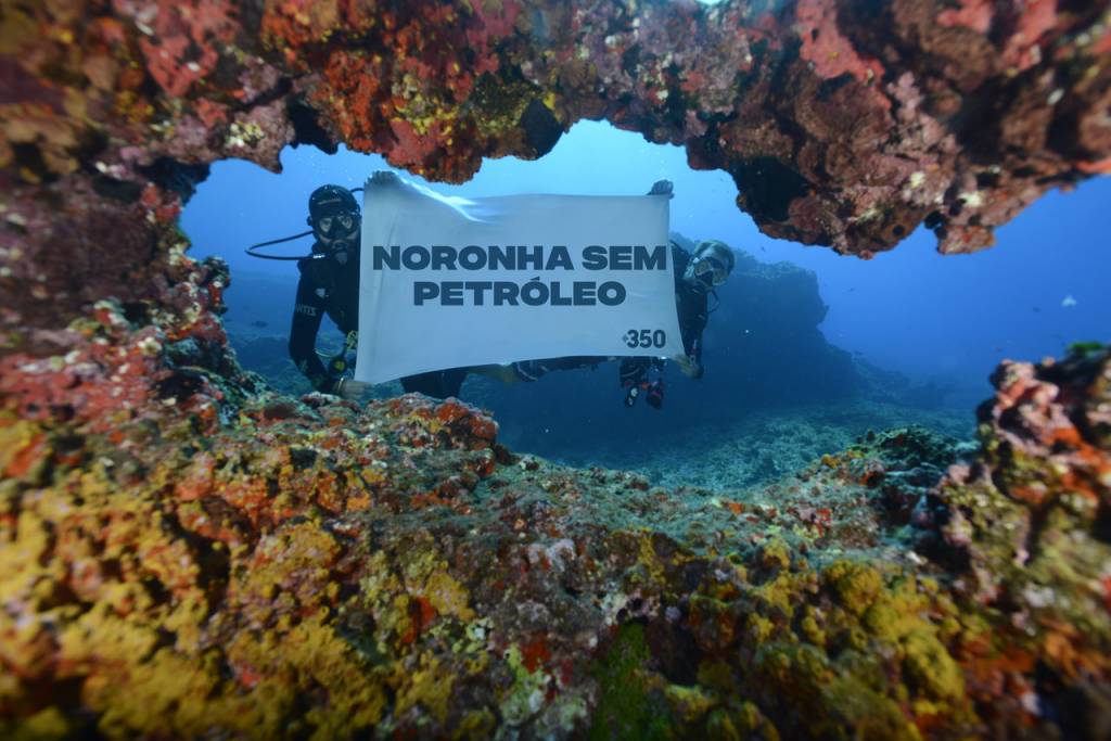 350.org – Underwater protests warn of risks to Brazil’s marine biodiversity due to oil and gas auction