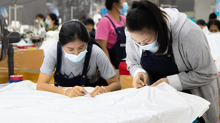 L'Asie reste "l'usine de vêtements du monde" mais doit faire face à de nombreux défis alors que l'industrie évolue