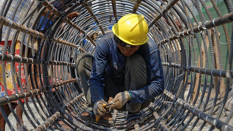 De nouvelles estimations de l'OIT montrent que le Myanmar reste profondément touché par les pertes d'emplois au cours du premier semestre 2022