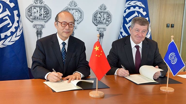 La Chine ratifie les deux conventions fondamentales de l’OIT sur le travail forcé
