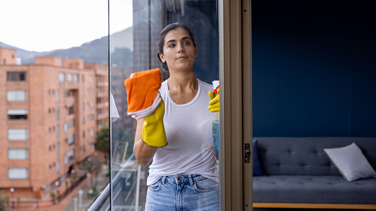 L'Espagne approuve une loi améliorant les conditions de travail et la sécurité sociale des travailleurs domestiques