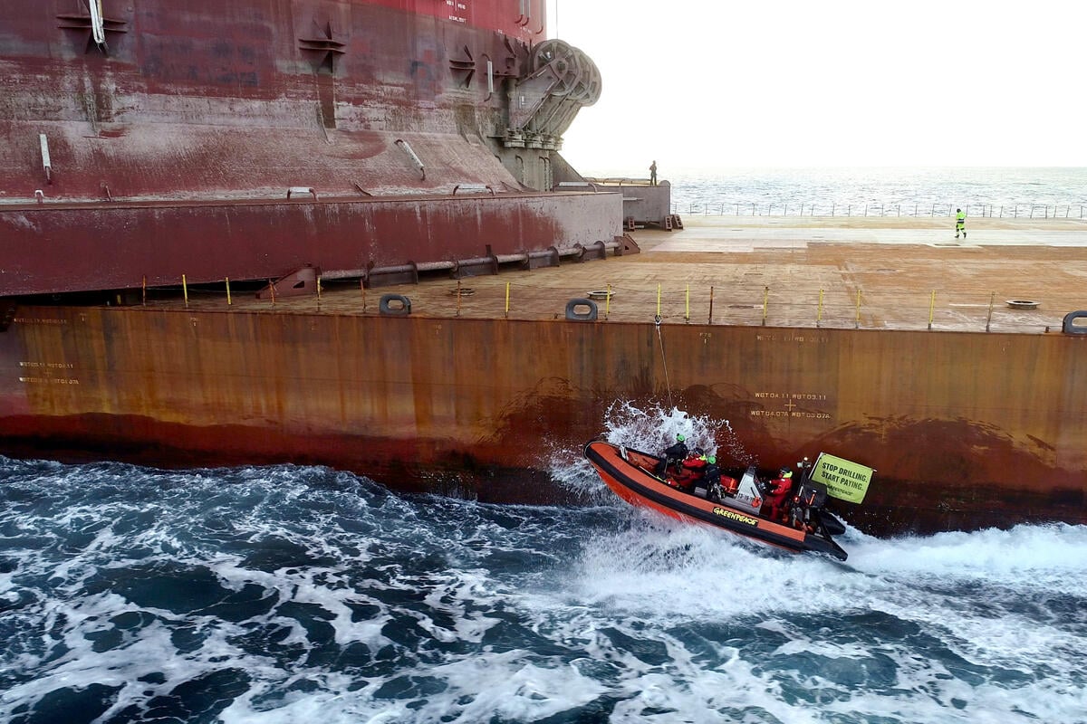 Shell threatens Greenpeace protestors with jail and fines: But legal tactics fail as Greenpeace sends second boat and more climbers