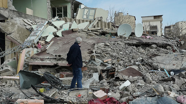 Des centaines de milliers de travailleurs ont besoin d'une aide urgente après les tremblements de terre en Turquie et en Syrie