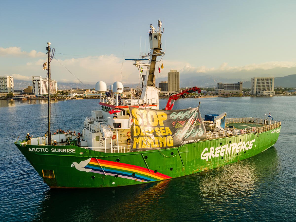 Greenpeace confronts deep sea mining expedition in the Pacific Ocean