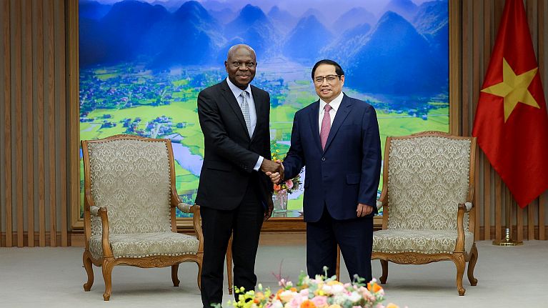 Le Directeur général de l'OIT appelle à un équilibre entre croissance économique et emploi décent lors de sa première visite officielle au Viet Nam