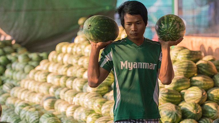 Le marché du travail du Myanmar reste fragile dans des conditions difficiles