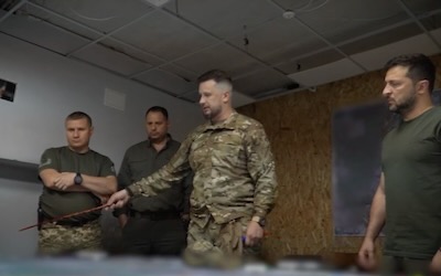 Volodymyr Zelensky aux côtés du « führer blanc »