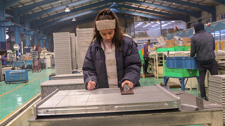 10 millions de nouveaux emplois pourraient être créés dans la région MENA d'ici 2050 grâce à la décarbonisation et à la croissance industrielle verte