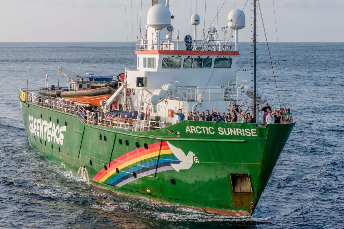 Greenpeace’s Arctic Sunrise ship arrives in the Galápagos for research expedition