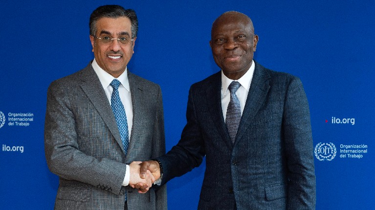 L'OIT et le Qatar signent un nouveau programme quadriennal pour faire avancer les réformes du travail