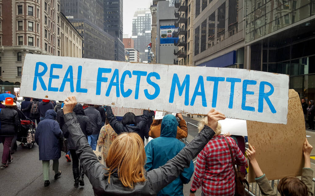 3 Tips to Navigate Fake News