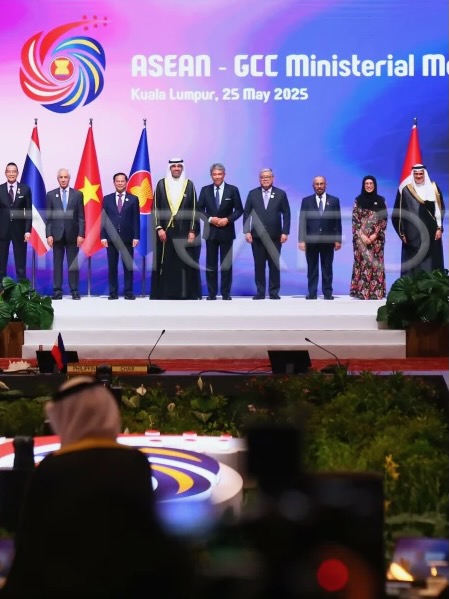 Le « triangle chinois » pour transformer le monde avec l'ASEAN-10 et les six monarchies pétrolières arabes, par Alfredo Jalife-Rahme